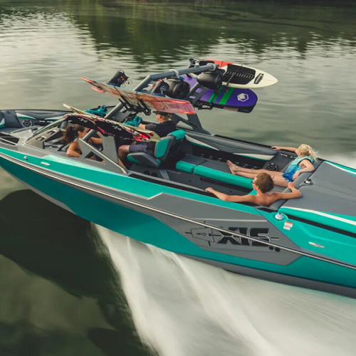 Катер буксировщик Аxis T23 для вейксефра и вейкборда