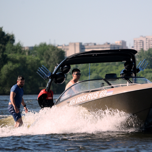 Катер буксировщик Malibu Wakesetter VLX для вейксефра и вейкборда